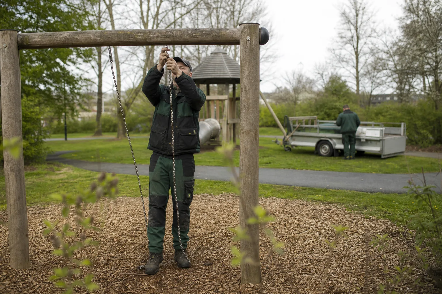 Groenwerk in de Nederlandse buitenruimte. Beeld bij het artikel: Hoeveel geld moet u jaarlijks begroten voor het beheer van uw speeltoestellen?